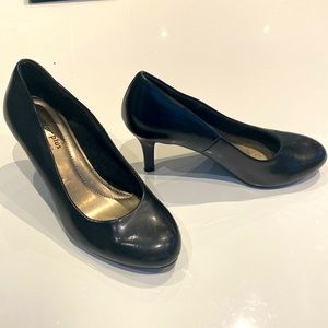 Predictions women shoes. Size 6W